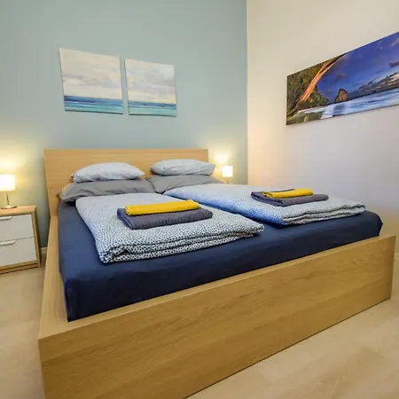 Island Apartment *