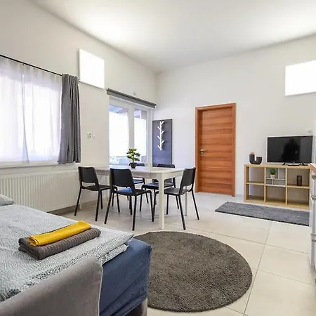 Island Apartman *